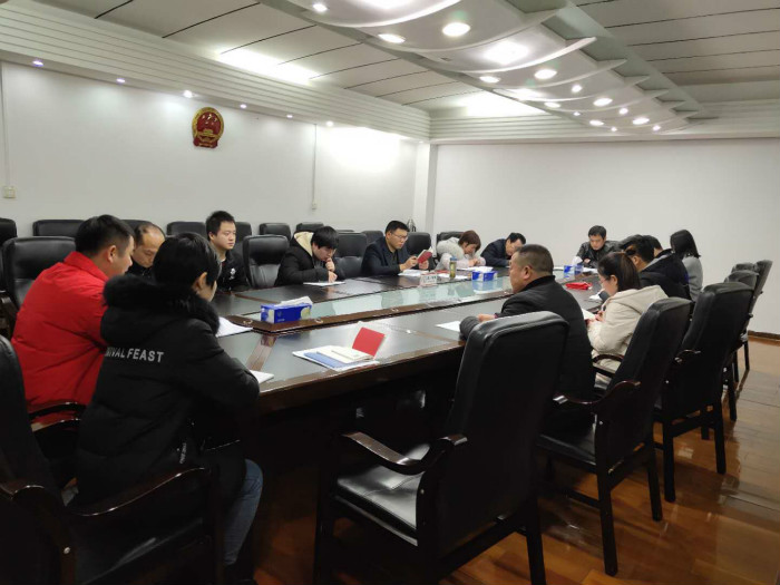 E:\2018年新闻\20181219改革开放40周年\学习党章.jpg