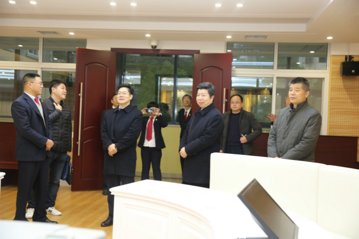 E:\2018年新闻\20181226李群星调研\处理照片\家事法庭2.JPG