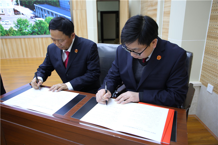签订党风廉政责任状 (1).jpg